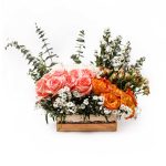 Armonía Floral: 20 Rosas con Detalles de Manzanilla, Eucalipto y Mini Rosas"