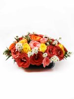 Belleza Natural: 22 Rosas con Manzanilla, Eucalipto y Aliento de Bebé en una Exquisita Presentación