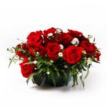 Floral Sweetness: 22 Roses with Chamomile Details in a Charming Bouquet